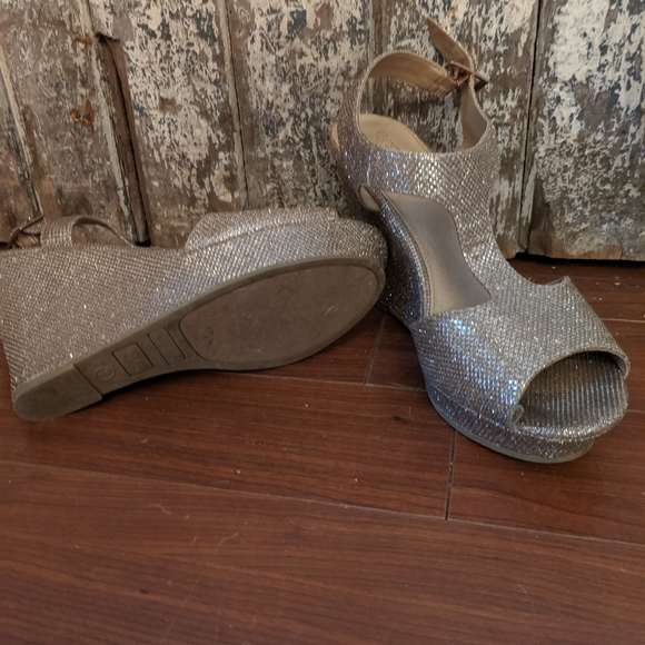 Heels - Picture 1 of 2